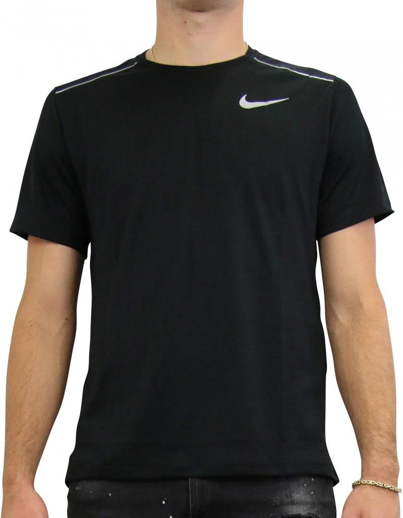 Nike Legend Tee: How To Style The Timeless Nike Training Shirt For Everyday Wear