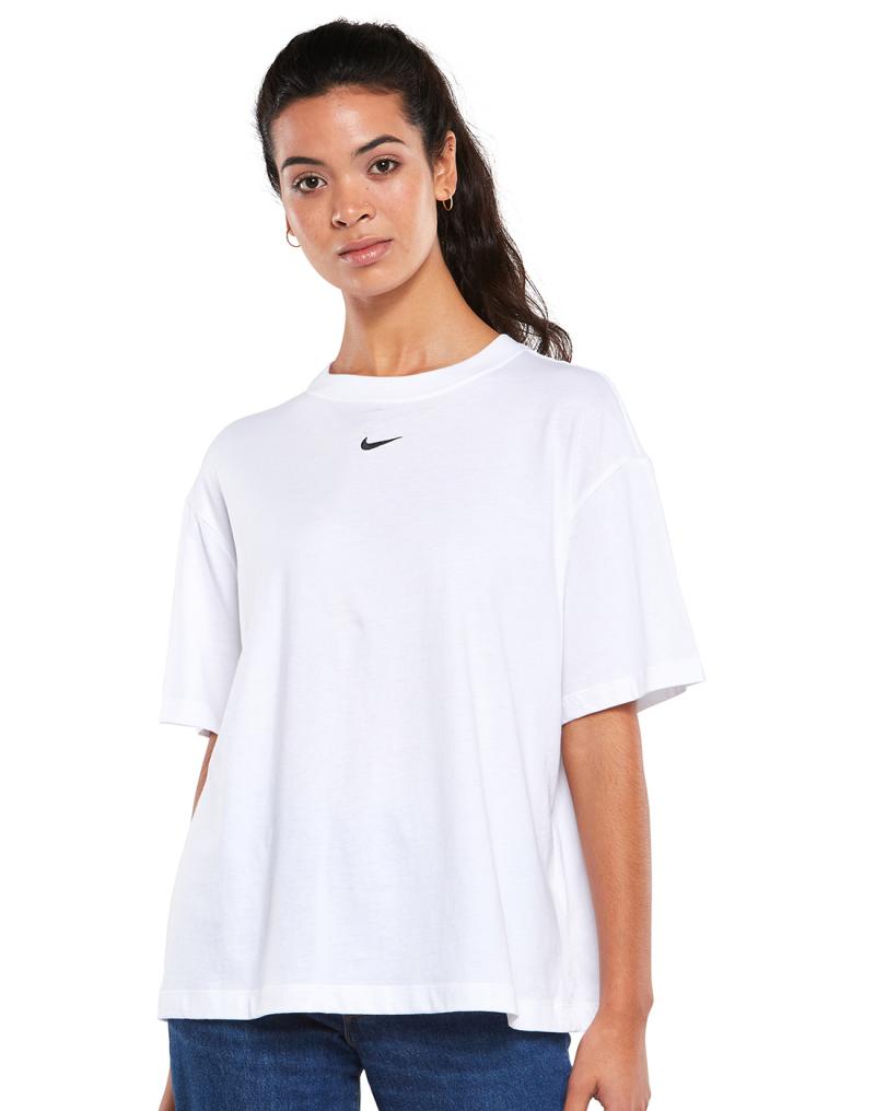 Nike Legend Tee: How To Style The Timeless Nike Training Shirt For Everyday Wear