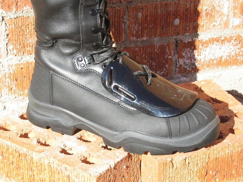 Protect Your Feet with Metatarsal Boots: 14 Must-Have Features for Full Coverage