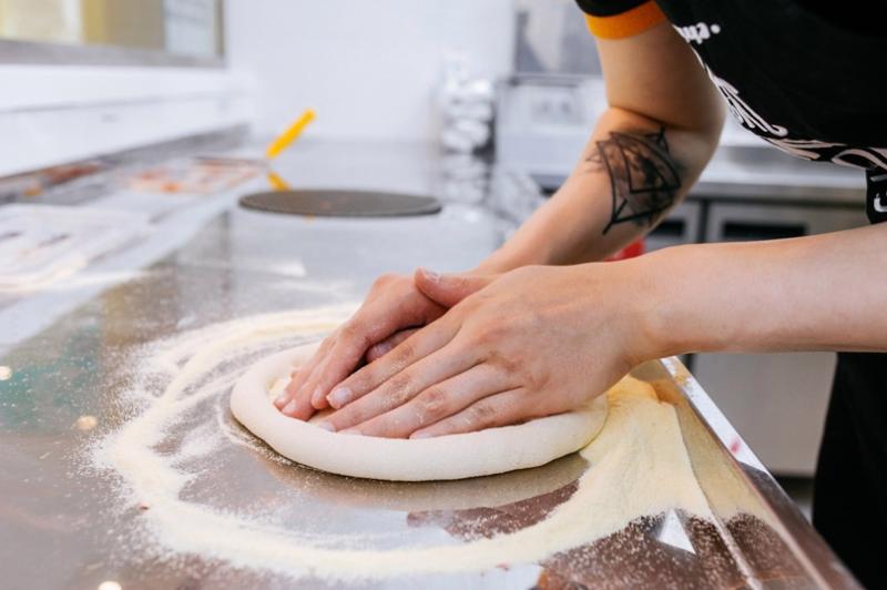 Ready to Throw Pizza Perfection: 15 Must-Know Camp Chef Pizza Peel Tips for Creating the Perfect Crust at Home