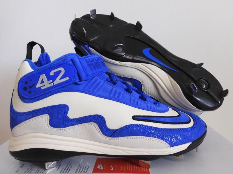 Royal Blue Cleats: The Best 15 Blue Baseball Cleats for 2023