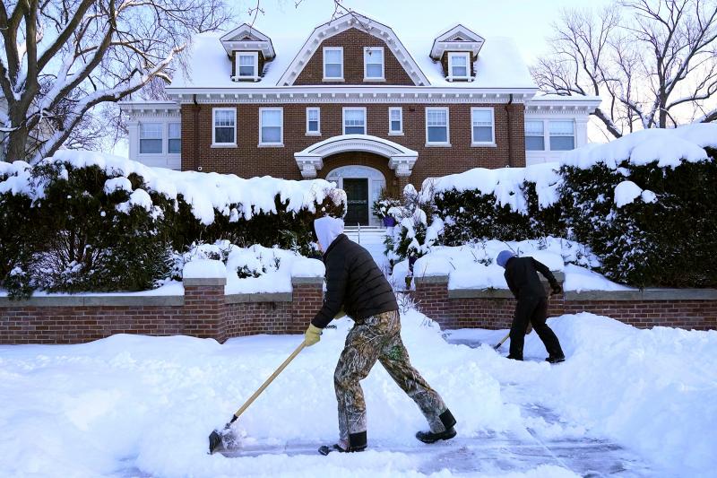 Searching for the Best Gloves to Make Shoveling Easier This Winter. Discover the Top-Rated Options Here