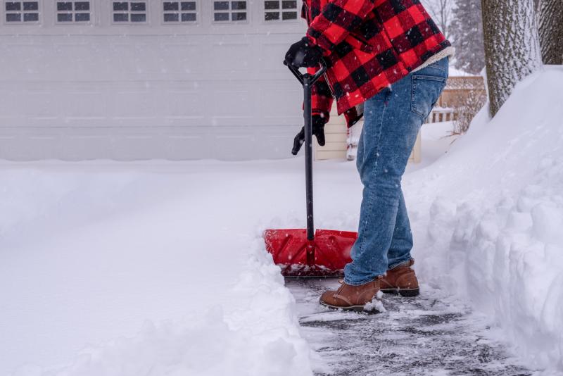 Searching for the Best Gloves to Make Shoveling Easier This Winter. Discover the Top-Rated Options Here