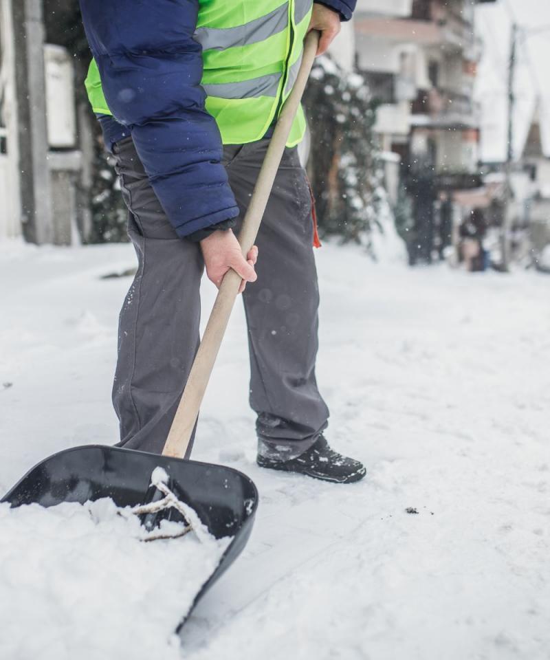 Searching for the Best Gloves to Make Shoveling Easier This Winter. Discover the Top-Rated Options Here