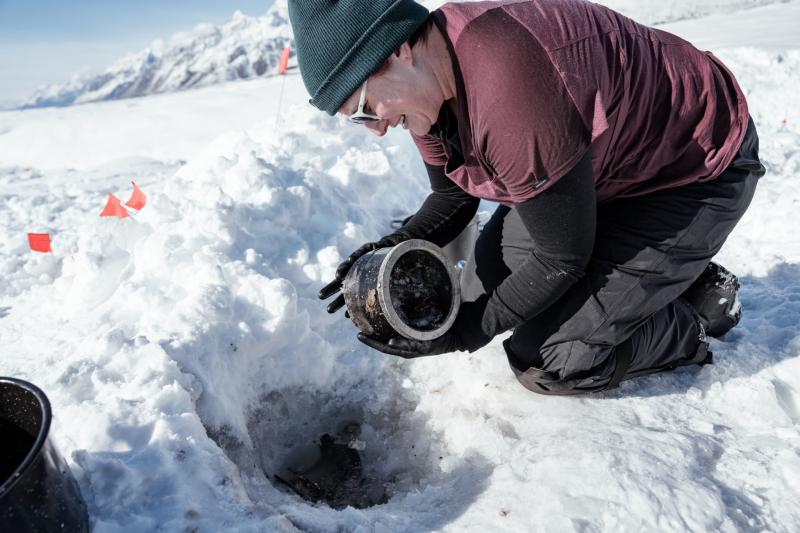 Searching for the Best Snowshoes for Yukon Winters. Discover the Top 15 Snowshoes that Can Withstand Frigid Yukon Temps