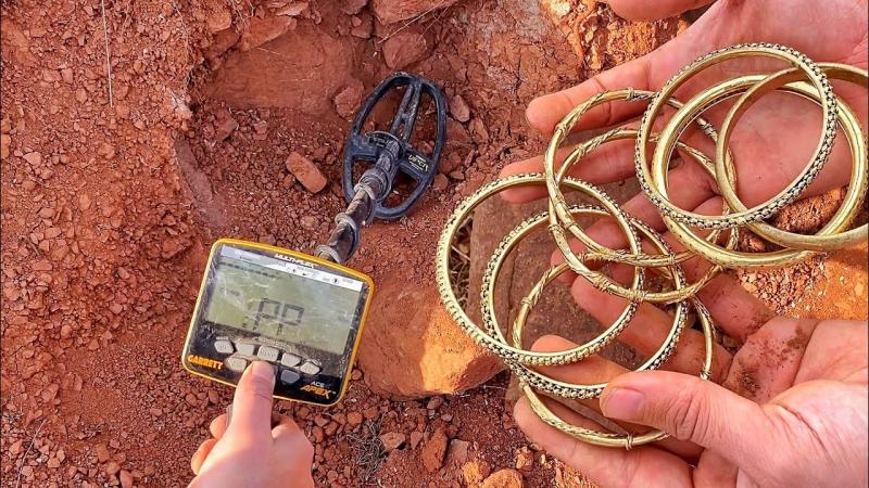 Searching for Treasure with the Royal BB4500 Hi2: The Ultimate Metal Detector