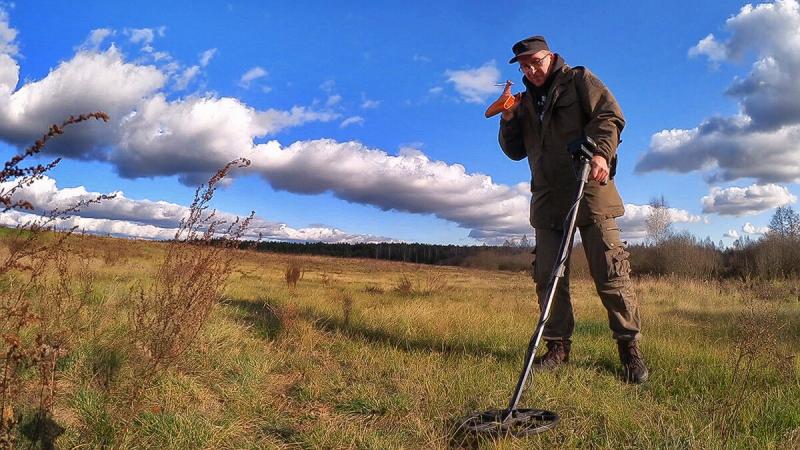 Searching for Treasure with the Royal BB4500 Hi2: The Ultimate Metal Detector