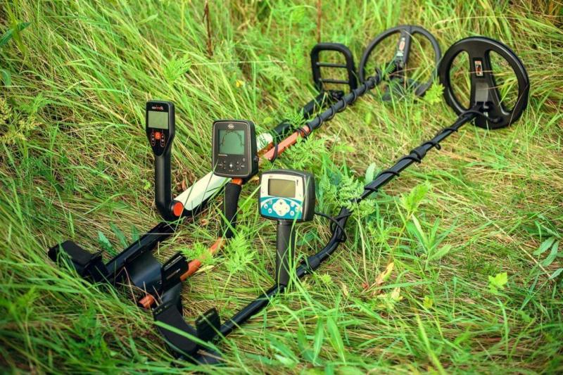 Searching for Treasure with the Royal BB4500 Hi2: The Ultimate Metal Detector