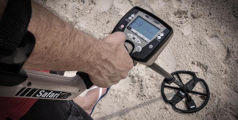 Searching for Treasure with the Royal BB4500 Hi2: The Ultimate Metal Detector