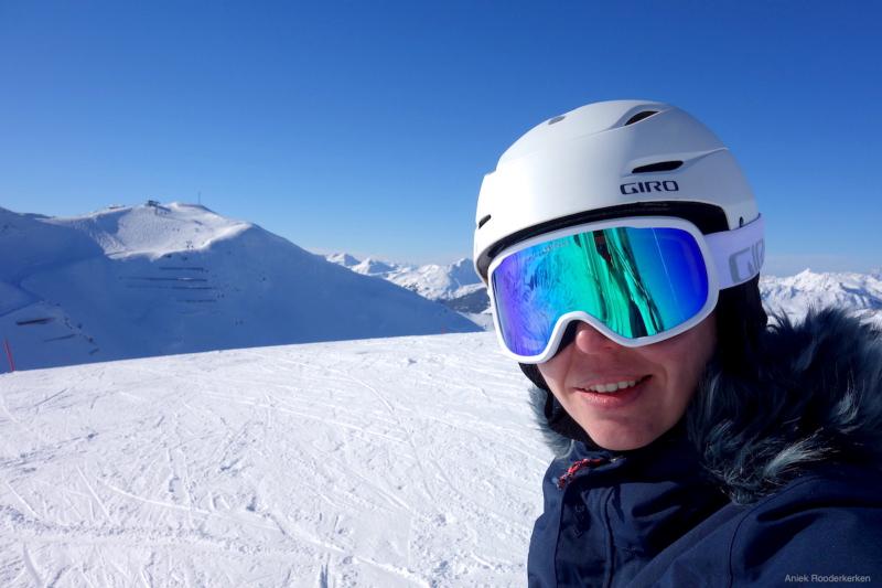 See Clearly on the Slopes This Winter: Why Giro Ski Goggles Are a Must for Female Skiers