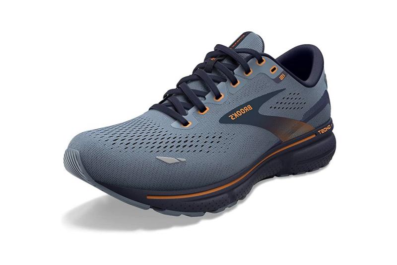 Seeking Maximum Comfort When Walking: Discover The Best Mens Wide Walking Sneakers For 2023