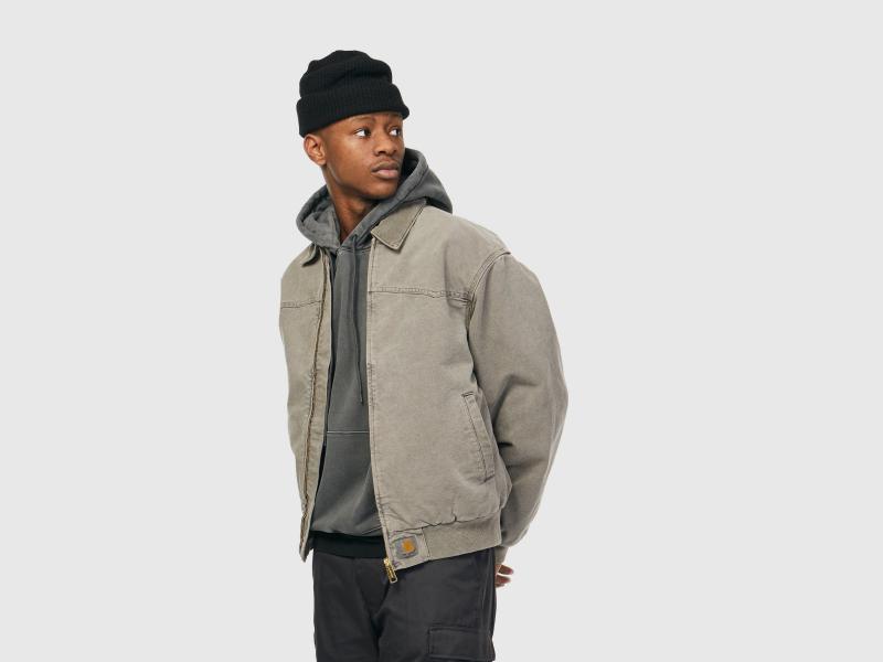 Seeking The Ultimate Winter Workwear: Why A Carhartt Lined Canvas Shirt Jacket Is a Must-Have