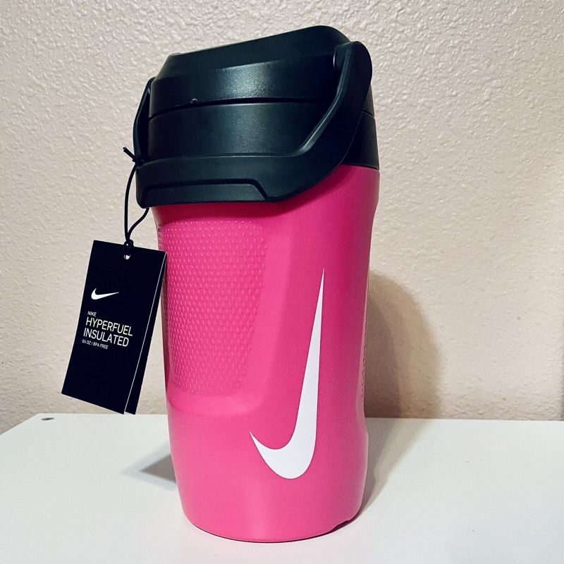 Staying Hydrated During Long Workouts With The Nike HyperFuel Water Bottle