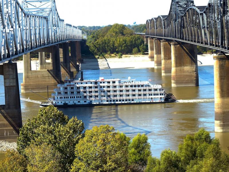 Take a River Cruise from Winona, MN: Discover the Beauty of the Mighty Mississippi