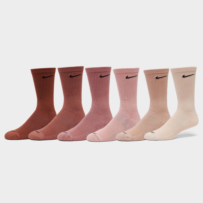 Top Features of Nike Everyday Plus Cushioned No Show Socks For Athletes