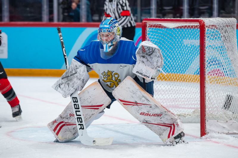 Top Goalie Chest Protectors for Dominating Between the Pipes in 2023