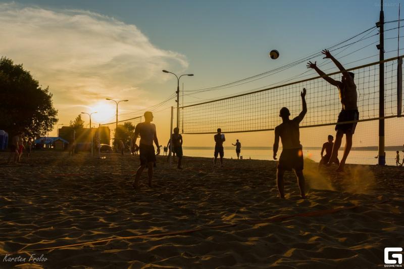 Want a Fun Backyard Game This Summer. Consider These Volleyball Nets