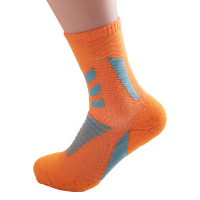 Want Breathable Yet Durable Socks for Your Active Days: Under Armour Performance Tech Socks Are What Your Feet Need