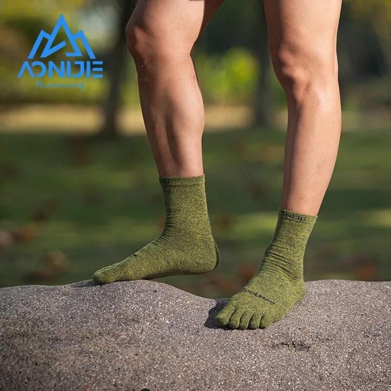 Want Breathable Yet Durable Socks for Your Active Days: Under Armour Performance Tech Socks Are What Your Feet Need