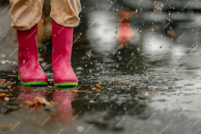 Wearing Rubber Boots Over Shoes This Winter: How To Stay Dry And Stylish