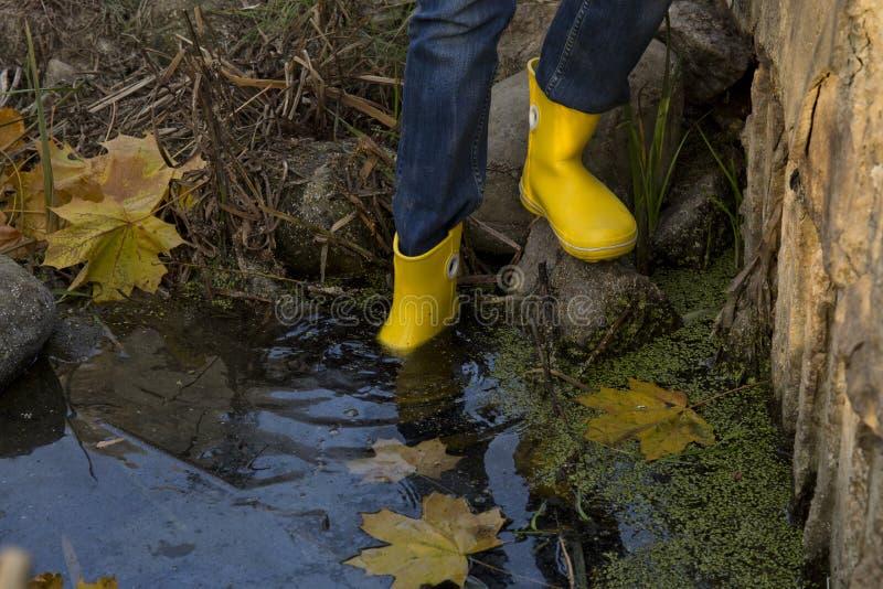 Wearing Rubber Boots Over Shoes This Winter: How To Stay Dry And Stylish