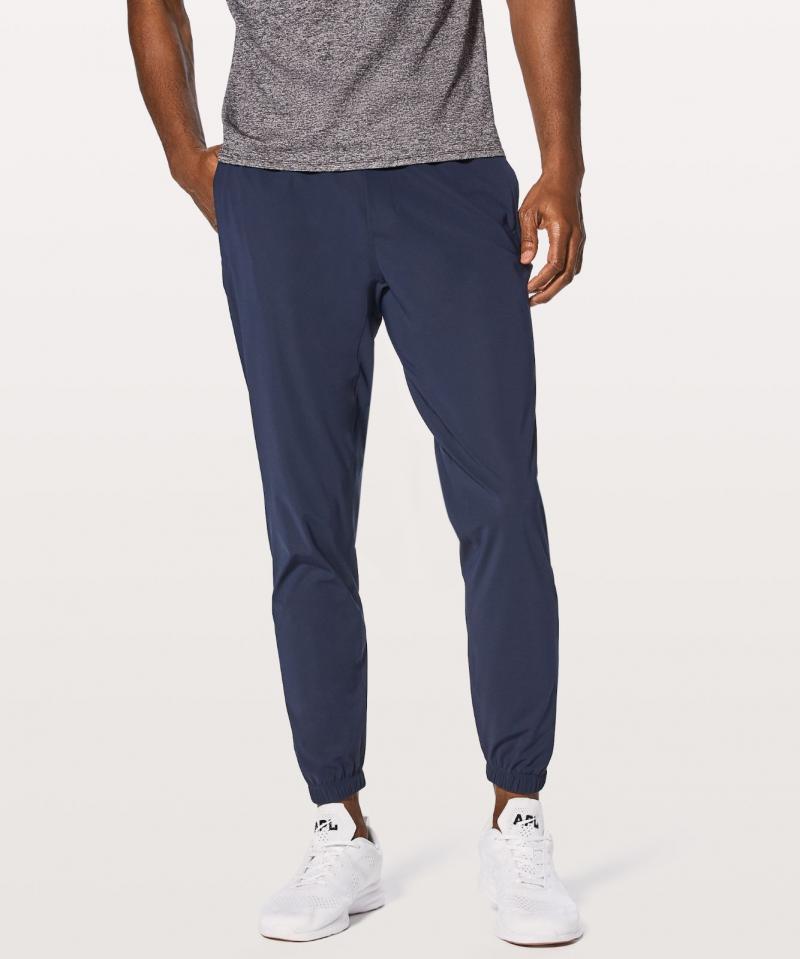 What Are The Top Lightweight Joggers For Men This Summer