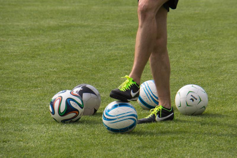 What is the most common standard soccer ball size