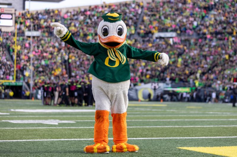 Where to Find the Best Oregon Ducks Football Gear Near You: A 15-Step Guide
