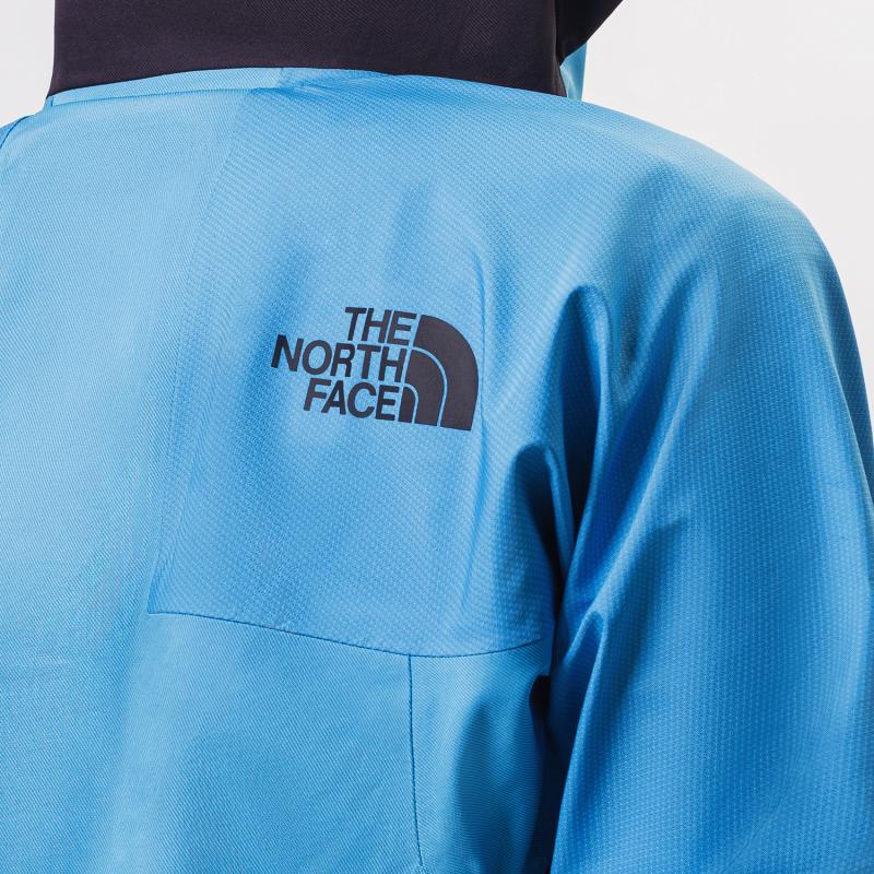 Will The North Face Dipsea Cover It Endure Wilderness Trekking in 2023. How An Iconic Jacket Stands The Test of Time