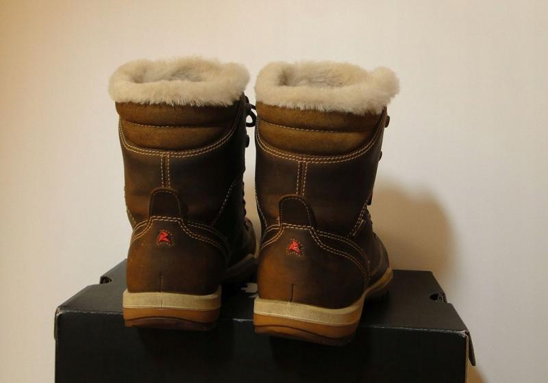 Winter Boot Accessories: How the Sorel Roaming Buckle Slide Keeps You Warm and Stylish This Season
